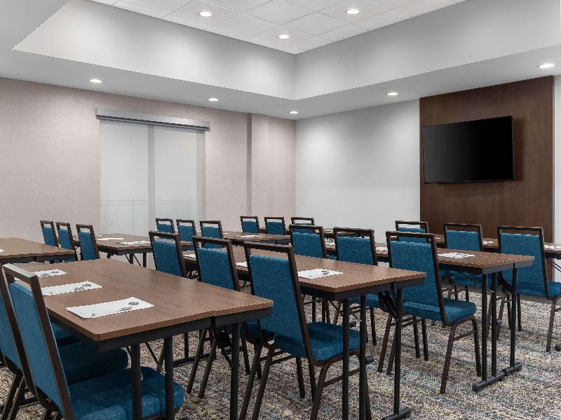 Hampton Inn & Suites Orangeville, On image