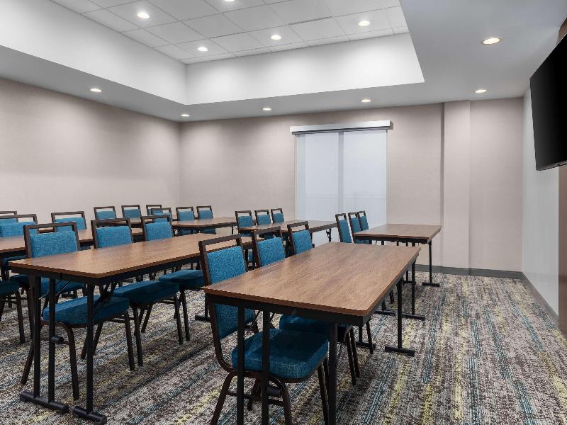 Hampton Inn & Suites Orangeville, On image