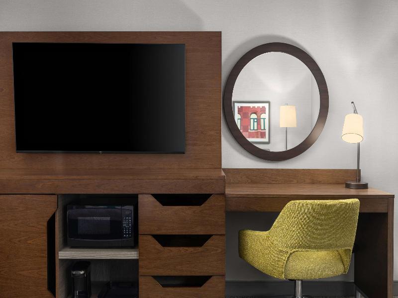 Hampton Inn & Suites Orangeville, On image