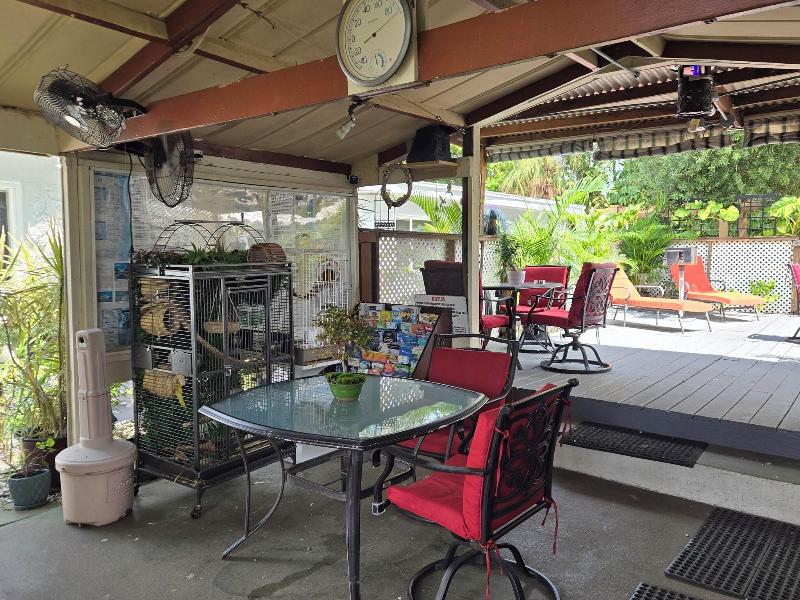Barefoot Mailman Motel image