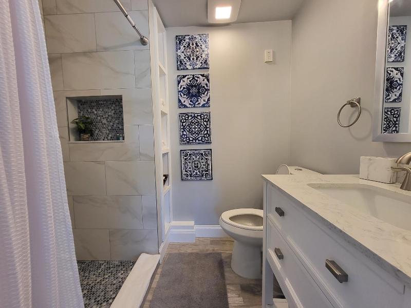 Barefoot Mailman Motel image