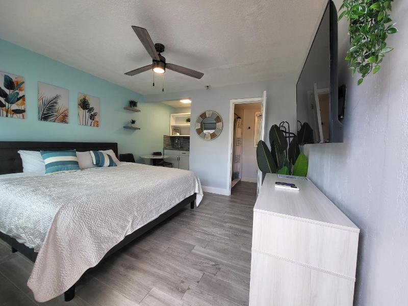 Barefoot Mailman Motel image