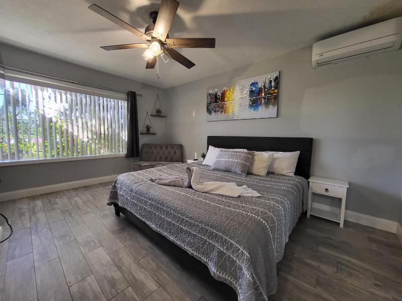 Barefoot Mailman Motel image