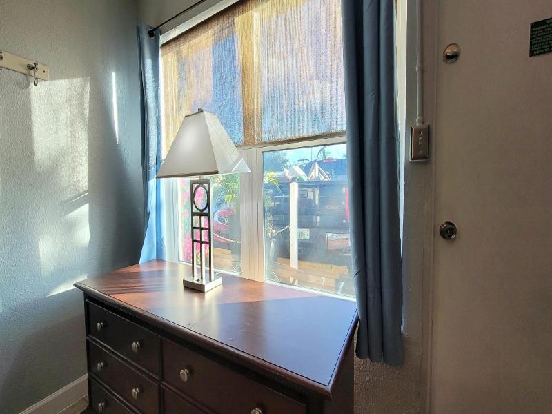 Barefoot Mailman Motel image