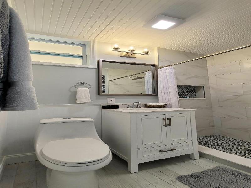 Barefoot Mailman Motel image