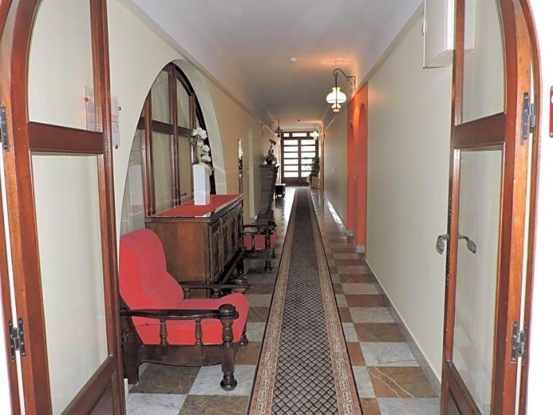 Hotel Uhainak image