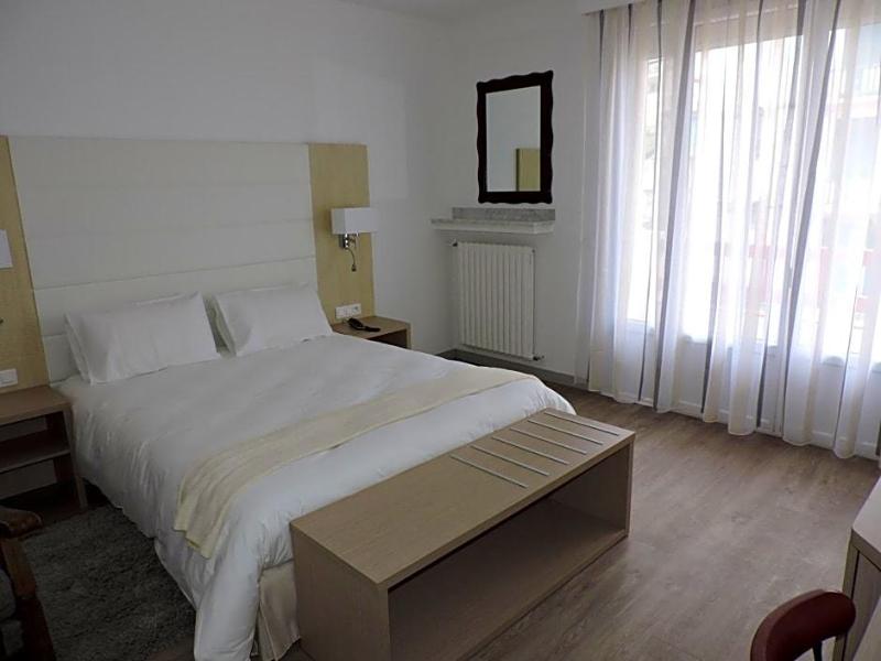 Hotel Uhainak image