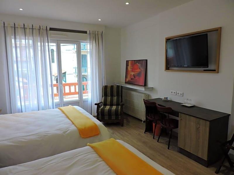 Hotel Uhainak image