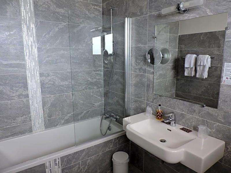 Hotel Uhainak image