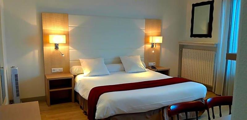 Hotel Uhainak image