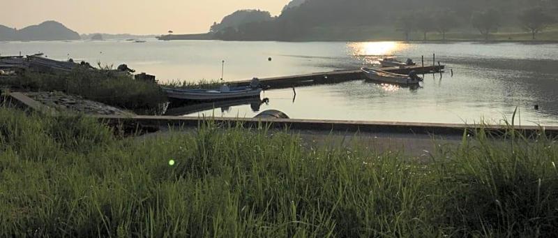 Waterside Cottage Heron image