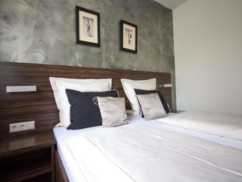 Landhotel Wolfschlugen image