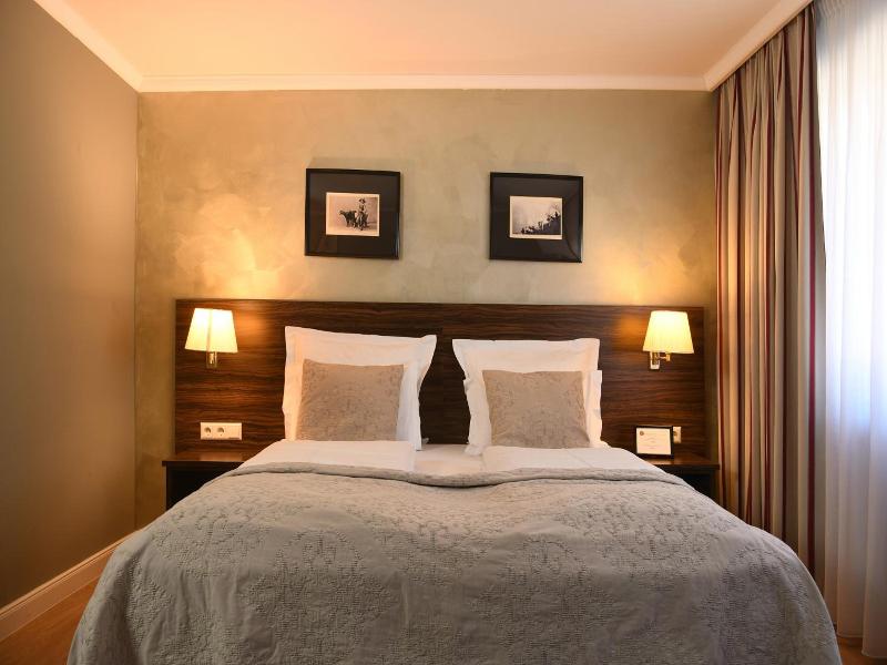 Landhotel Wolfschlugen image