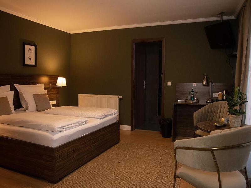 Landhotel Wolfschlugen image