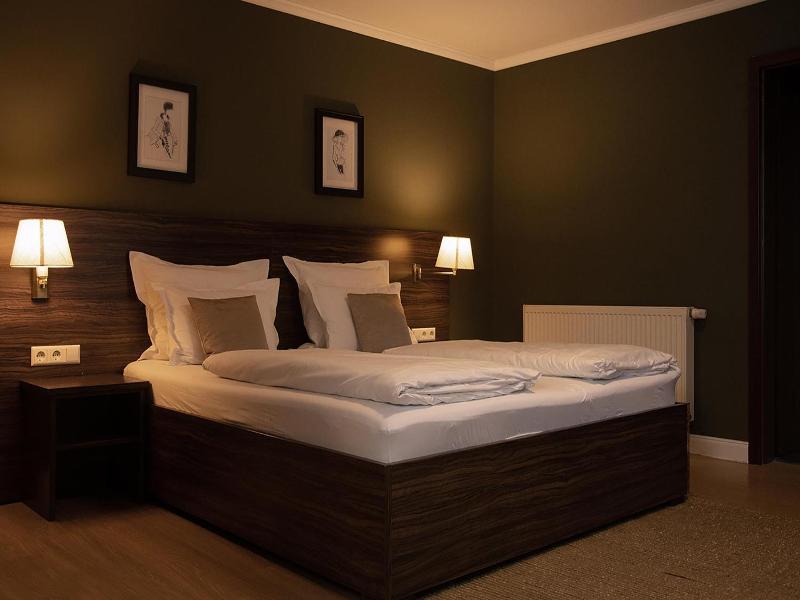 Landhotel Wolfschlugen image