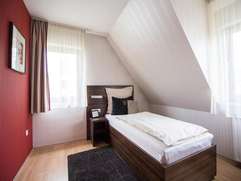 Landhotel Wolfschlugen image