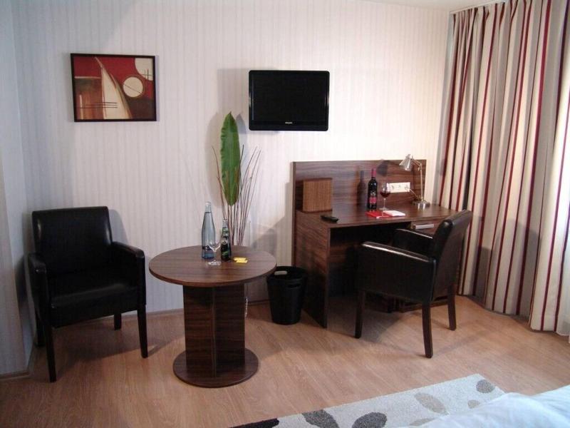 Landhotel Wolfschlugen image