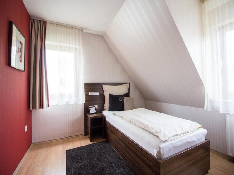 Landhotel Wolfschlugen image