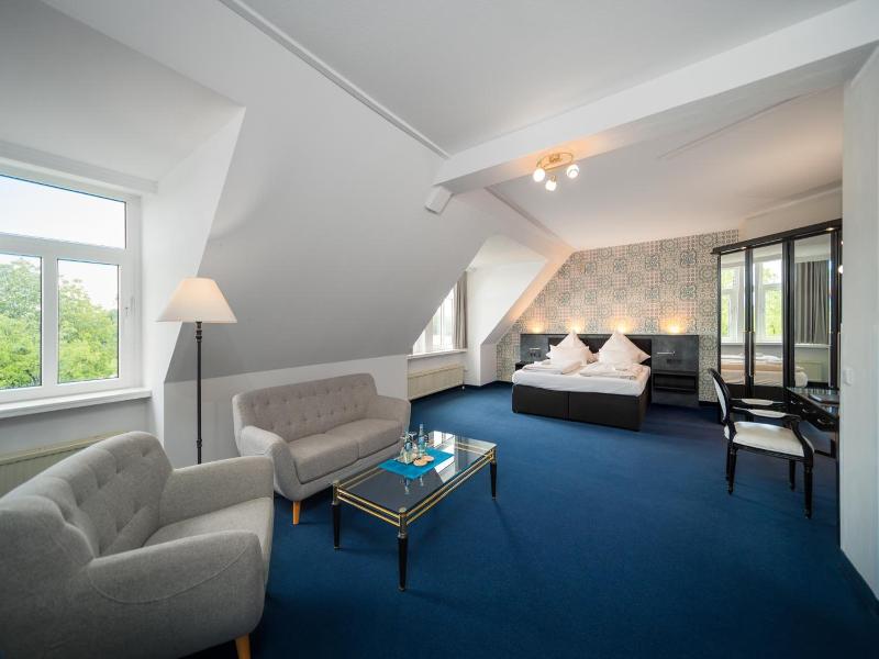 Ahauser Land Golfhotel image