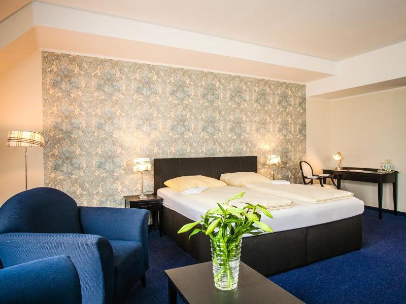 Ahauser Land Golfhotel image