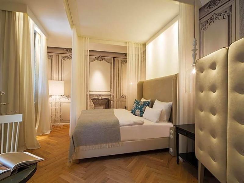 La Maison Hotel image