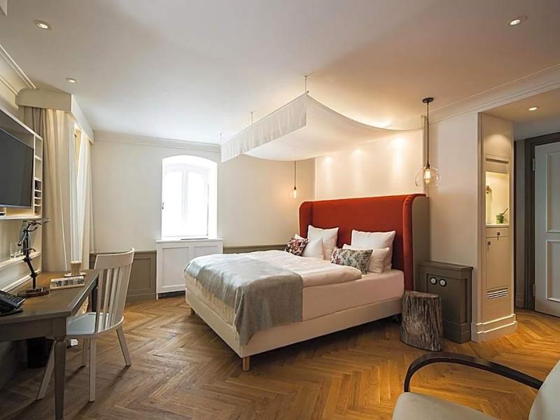 La Maison Hotel image