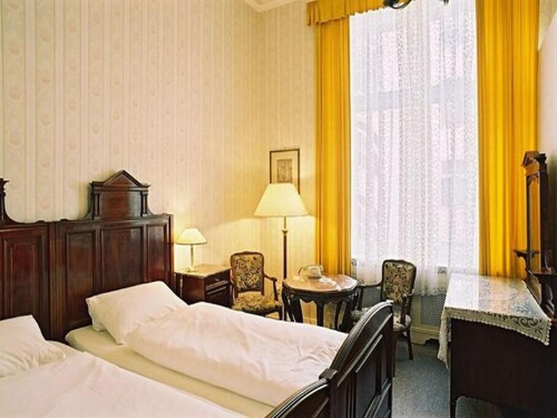 Hotel Pension Funk Am Kurfv Rstendamm image