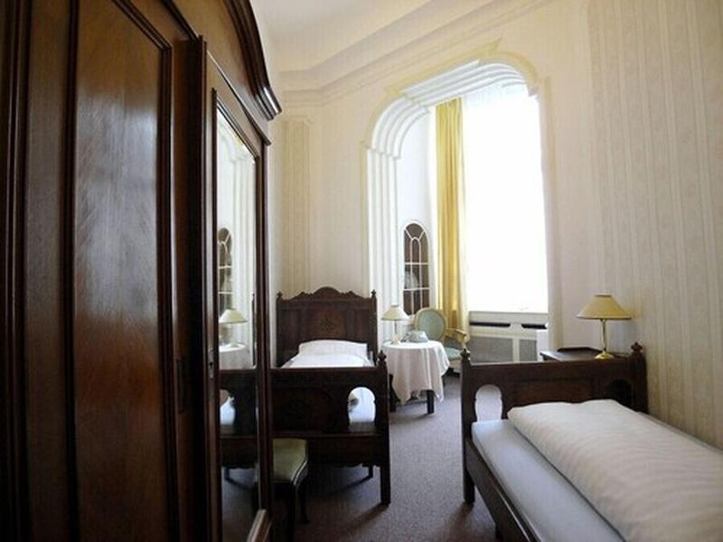 Hotel Pension Funk Am Kurfv Rstendamm image