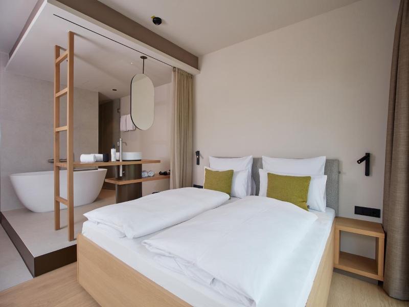 Hotel Bergeblick image