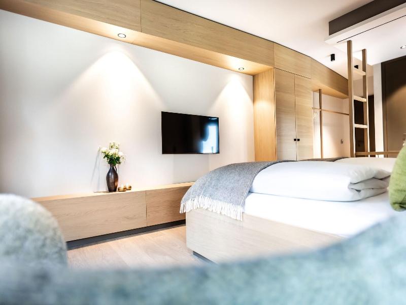 Hotel Bergeblick image