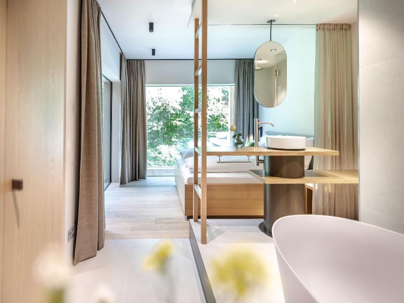 Hotel Bergeblick image