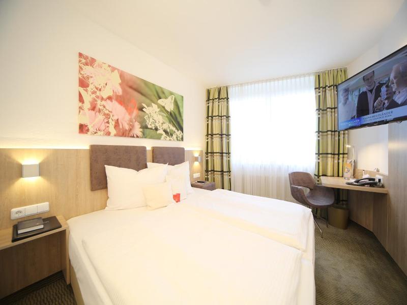 Central Hotel Eschborn image