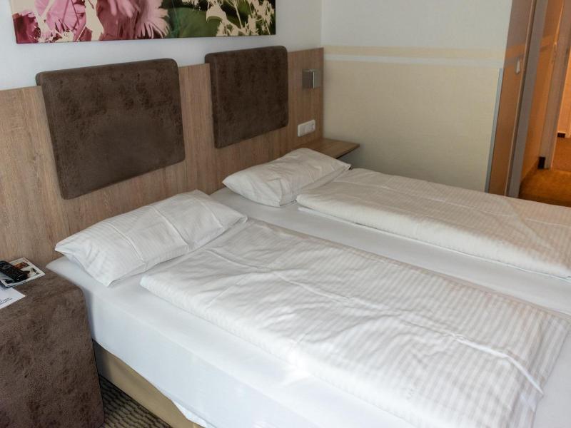 Central Hotel Eschborn image