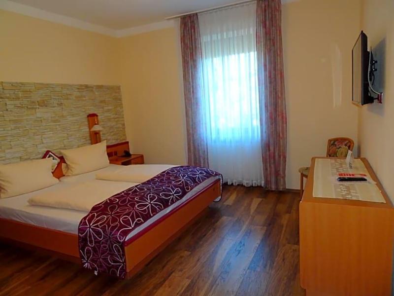 Hotel Weinstube Restaurant Filling image