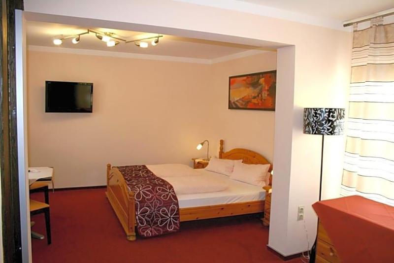 Hotel Weinstube Restaurant Filling image