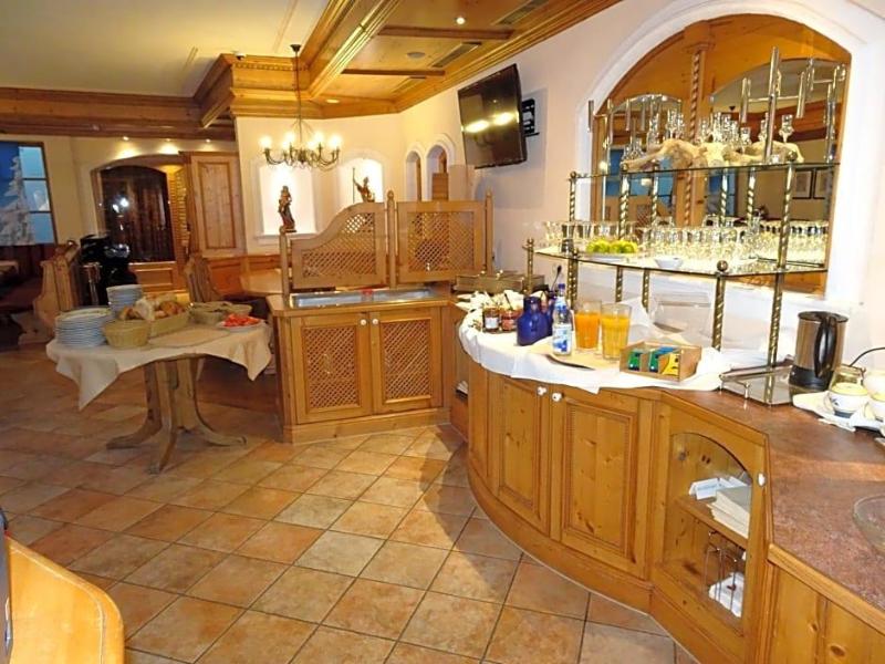 Hotel Weinstube Restaurant Filling image