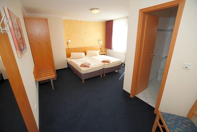 Zur Waldlust image
