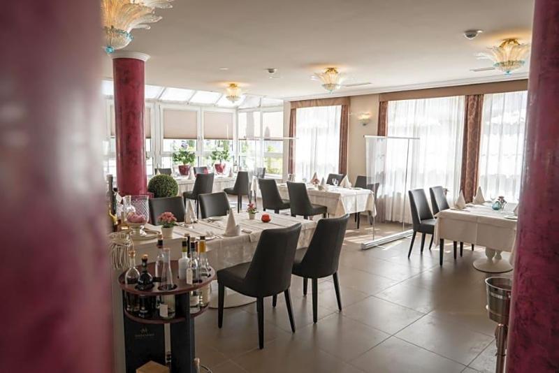 Hotel Waghv Useler Hof Gmbh image