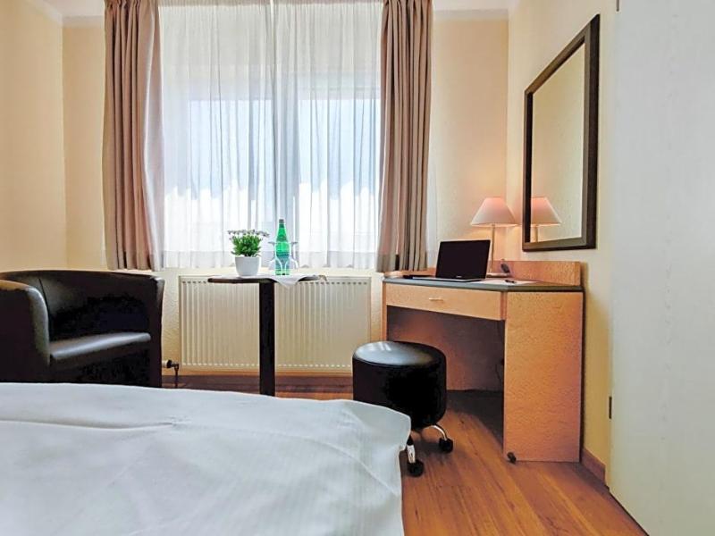 Hotel Waghv Useler Hof Gmbh image