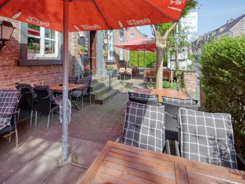 Hotel Restaurant Mathildenhof image
