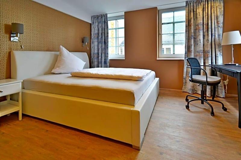 Hotel Zur Goldenen Sonne image