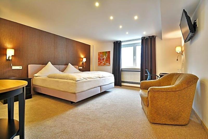 Hotel Zur Goldenen Sonne image