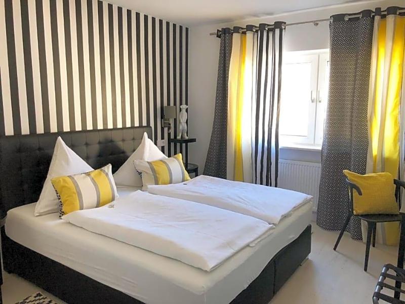 Hotel Zur Goldenen Sonne image