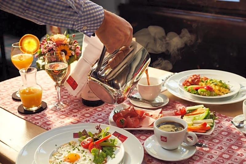Hotel Engel Lindauer Bier Und Weinstube image