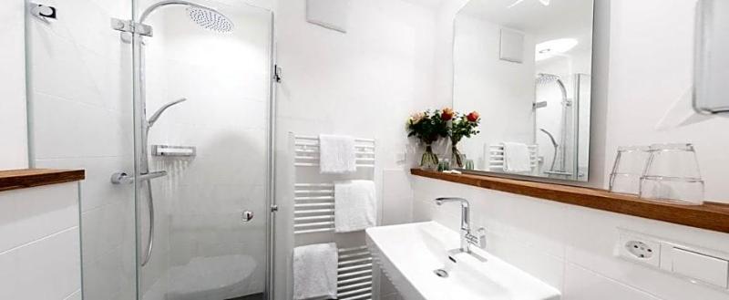 Hotel Engel Lindauer Bier Und Weinstube image