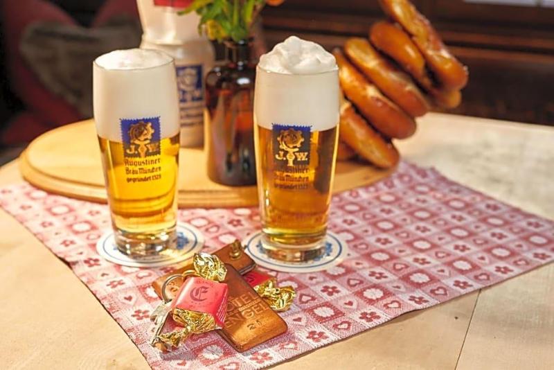 Hotel Engel Lindauer Bier Und Weinstube image