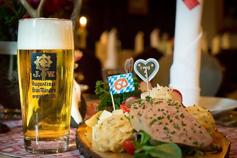 Hotel Engel Lindauer Bier Und Weinstube image