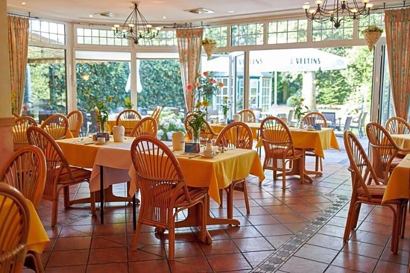 Flairhotel Hubertus image