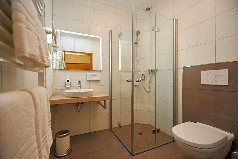 Flairhotel Hubertus image