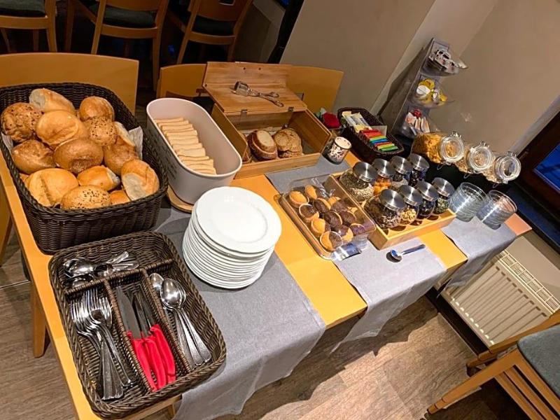 Restaurant Pension Im Pfenn image